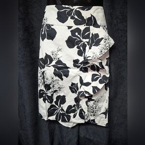 White House Black Market Pencil Ruffle Skirt size 4